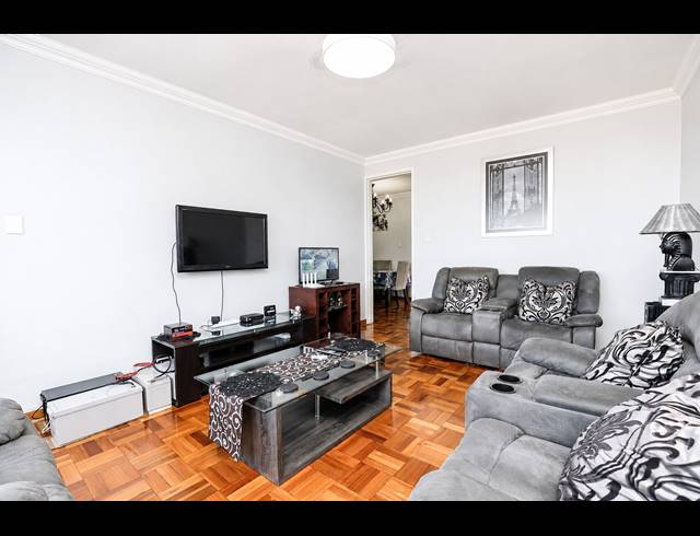 3.5 BEDROOM APARTMENT FOR SALE IN GLENWOOD